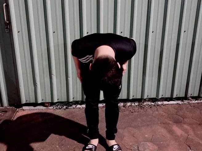 疲老闆出面鞠躬，強調自己不閃躲、不推託。（翻攝自疲老闆臉書）