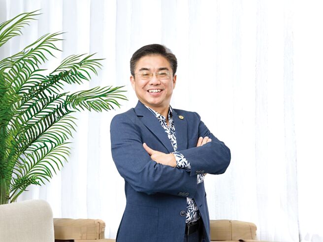 高雄環工技師公會首推「ISO 46001:2019水資源效率管理」證照課程，高雄市環境工程技師公會理事長張耿榕表示：「隨著高耗能及高耗水AI產業的蓬勃發展，水資源效率管理的專業證照將成為環保從業人員提升職場競爭力的重要利器。」圖／業者提供