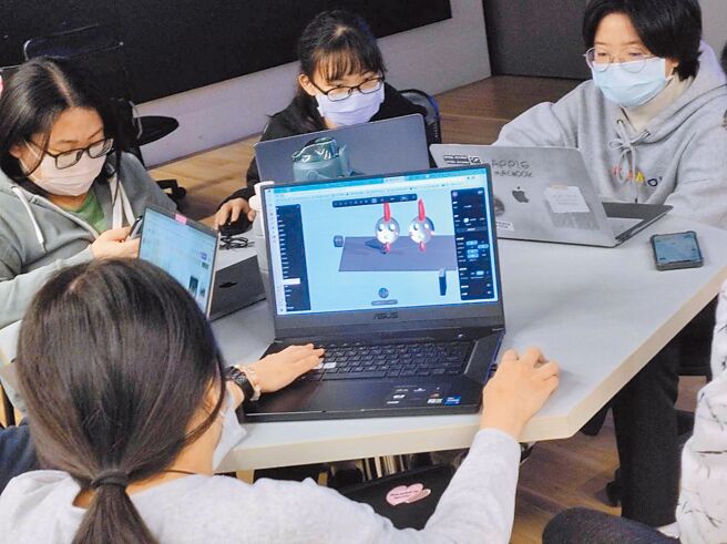 元智大学人社院把AI融入课程，让学生用生成式AI培养学生数未应用能力。（元智大学提供／林缙明台北传真）