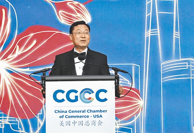 中国驻美国大使谢锋2月28日表示，美方当务之急是切实恪守一个中国原则，按照中美三个联合公报妥善处理台湾问题。图为谢锋在美国中国总商会成立20周年庆典发表演讲。（新华社）