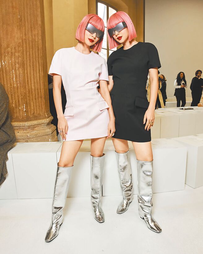 日本时尚双胞胎KOL Aya、Ami，日前欣赏Sport Max 2025秋冬系列，两人对这一季的色彩、廓形设计印象深刻。（Sport Max提供）