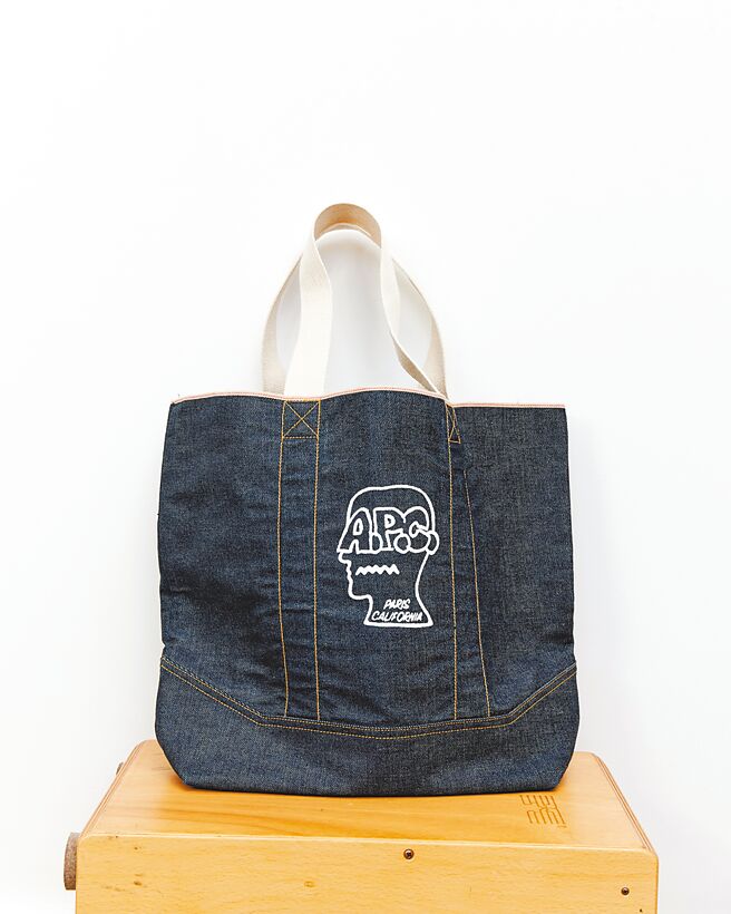 A.P.C. x Brain Dead联名作品的Logo相当抢眼。（惇聚提供）