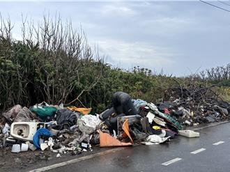 桃園濱海自行車道遭業者偷倒垃圾    環保局出手調查