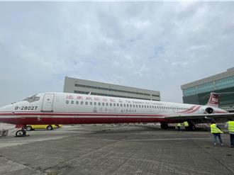 遠東航空積欠桃機4394萬    1架MD-83型客機遭查封