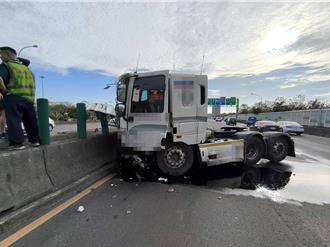 国1严重车祸1死4受伤！拖板车「头身分离」 轿车扭曲毁损