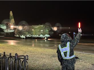 军机紧急支援金门疏运 满载70军民顺利返台