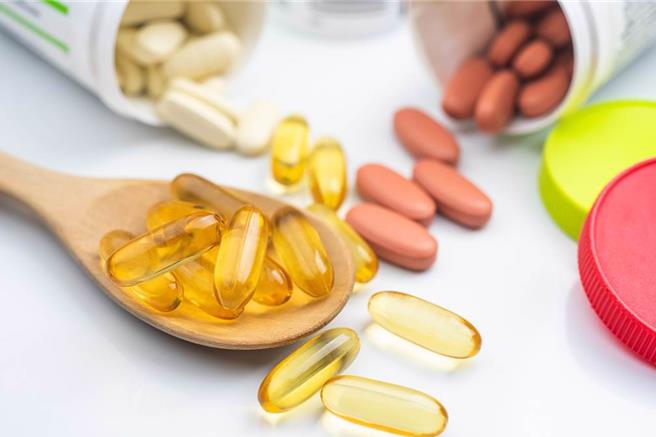 大陸網路近期出現捏造「80後」死亡率破5.2％等謠言影片，並引流販售保健品，大陸公安部調查後查處多人。（示意圖:shutterstock/達志）