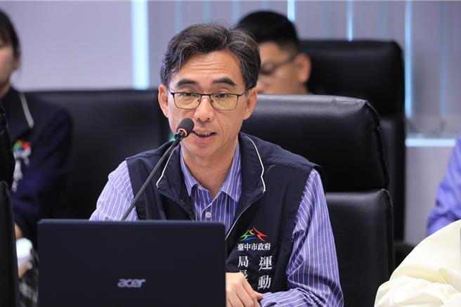 中市府运动局长游志祥4日表示，洲际棒球场厕所修缮将分两阶段，不会影响赛事。（陈淑娥摄）