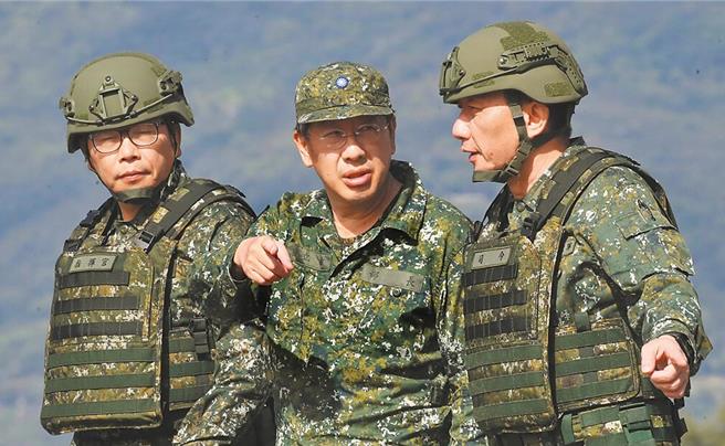 國防部長顧立雄今上午赴立法院備詢前受訪表示，對於立委提出相關的修法，他認為不應用政治角力競相加碼，這也違反預算法精神。（本報資料照片）