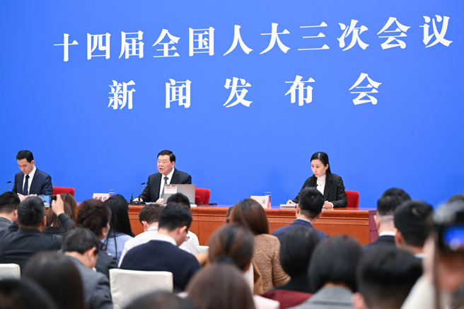 大陆十四届全国人大三次会议今天中午12时举行会前记者会。（新华社）