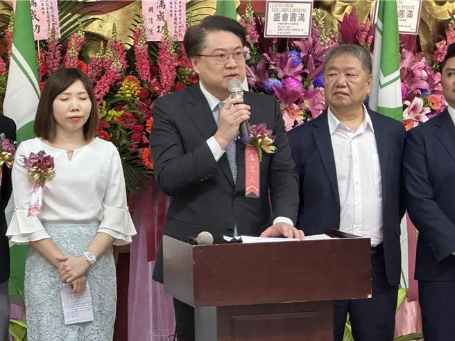 民進黨秘書長林右昌4日出席新北市議會民進黨團幹部交接典禮，針對台積電對美投資，林右昌說可從正面、全球布局方向看待台積電投資。（高鈞麟攝）