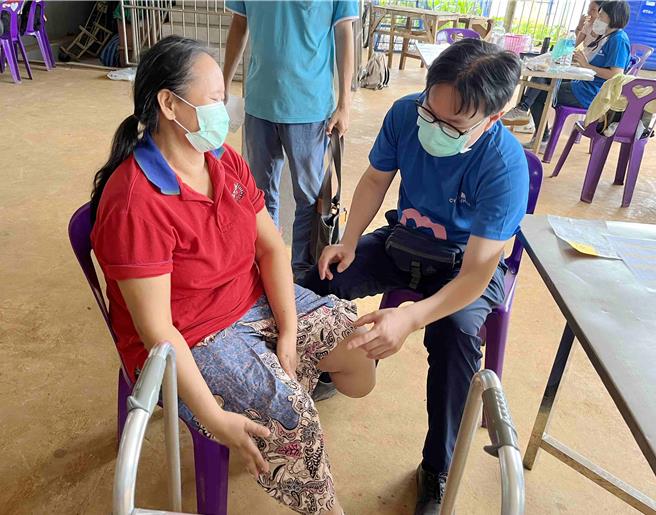 嘉義基督教醫院長期派遣醫療團隊，前往菲律賓、泰國及東南亞各國進行義診。(嘉義基督教醫院提供／呂妍庭嘉義傳真)