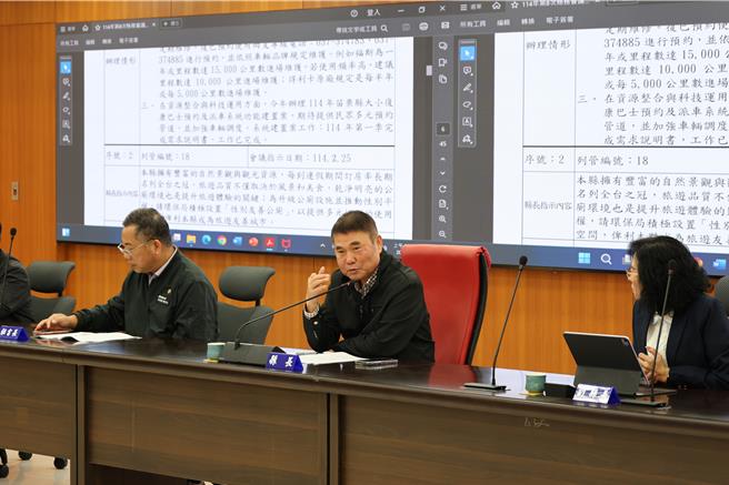 苗栗县政府所有復康巴士目前已达45辆，苗栗县长锺东锦在4日县务会议中，加强復康巴士使用效率。（谢明俊摄）