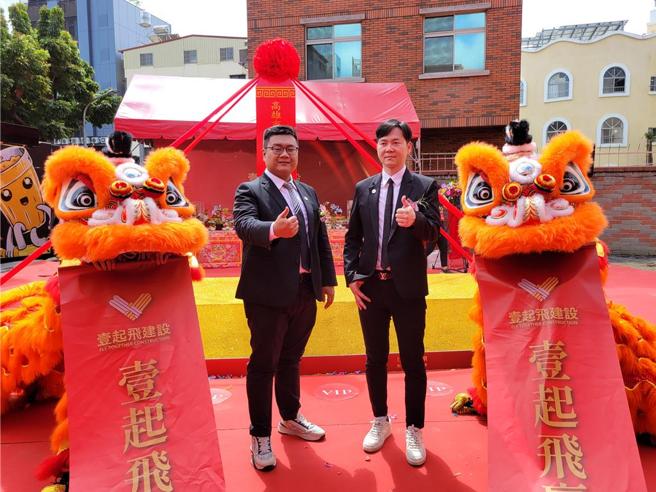 壹起飛建設董事長陳冠霖（右）與執行長蔡宗叡（左），4日主持巨蛋壹起飛大樓動土。圖／顏瑞田