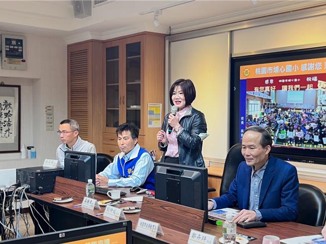 桃园市大园区大园国小、埔心国小、内海国小、菓林国小建校皆超过50年其中大园国小校史达120余年，因邻近沿海风蚀严重、校舍老旧造成油漆剥落严重、雨遮设备不完善，遇雨造成走廊积水，学生要到走廊洗手需淋雨等状况。（徐其万提供／廖姮玥桃园传真）