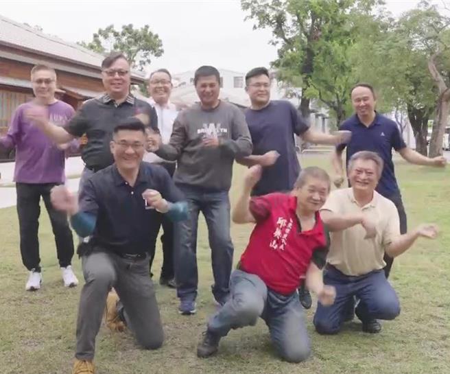 台东市民代表大跳《肯恰拿》，影片引发万人观看。（读者提供／蔡旻妤台东传真）