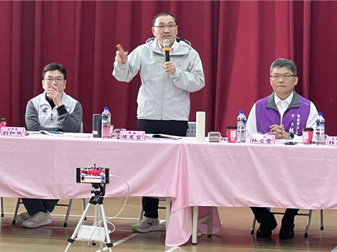 侯友宜今到汐止區公所主持行動治理座談會。（王揚傑攝）