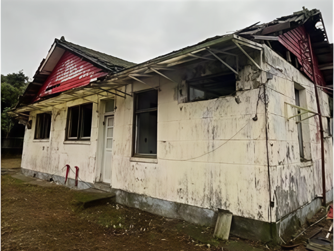 阳明山上山仔后前美军宿舍被台北市政府登录为歷史建筑，不过，台北市议员王欣仪近期发现，建物残破不堪、无门窗等，要求北市文化局派员现场勘查。文化局4日回应，3月底会邀请文资委员办理现勘。（台北市议员王欣仪办公室提供）