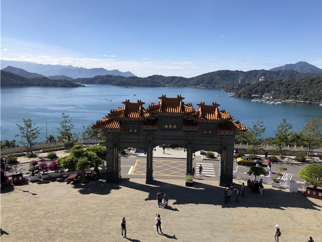 南投县政府将日月潭画设为空维区，7／1起扩大执法，进出日月潭的营业小客车、小货车要当心。（杨静茹摄）