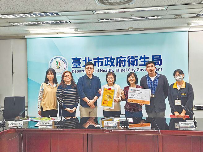 台北市衛生局提醒，合格心理機構應揭示開業執照及收費標準，並開立收據、製作諮商紀錄，諮商空間應隱密且隔音，確保民眾獲得安全健康的治療。（謝佳君攝）