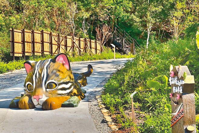 和平雪山坑步道第1期工程步道總長400公尺，入口廣場的石虎造型相當吸睛。（台中市政府觀旅局提供／陳淑娥台中傳真）