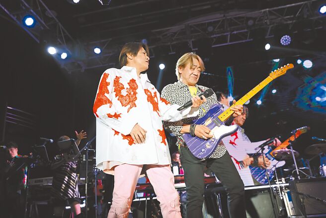 近藤真彥（左）和野村義男首次合體在台開唱。（重星音樂娛樂提供）