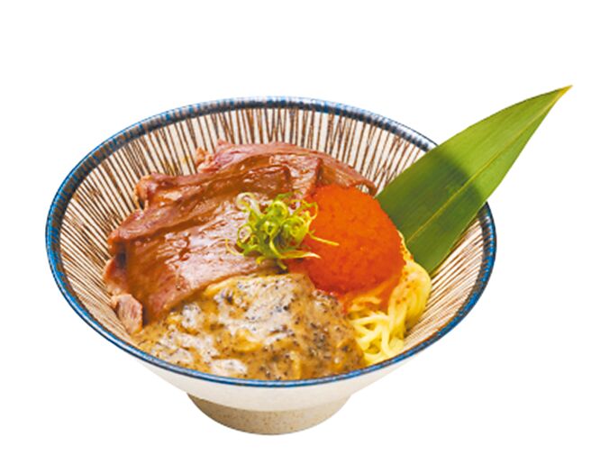 爭鮮迴轉壽司、爭鮮PLUS推「松露和牛啵啵拌麵」，140元。（壽司郎提供）