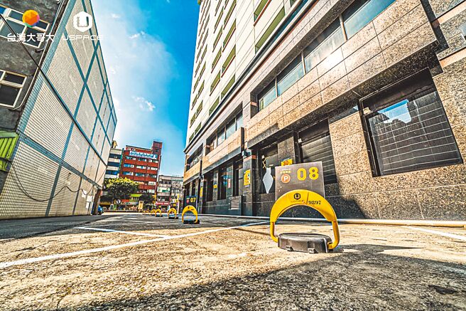 為了深化「Taiwan Mobility」策略，台灣大透過智慧科技與共享經濟，攜手USPACE推出「5G出行U智慧」與「共享停車月月省」雙重活動。即日起，凡申辦台灣大5G指定專案即享有USPACE訂閱制90天（見圖），多重專屬優惠包括USPACE智慧停車場9折。（台灣大提供）