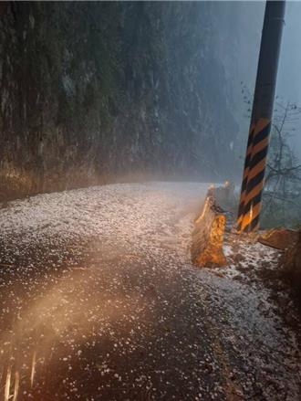 台中沙鹿传出爆炸声？疑似电杆电箱遭雷击　多处传停电