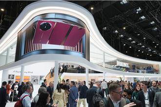 華為全球首款商用三摺手機 驚豔亮相MWC