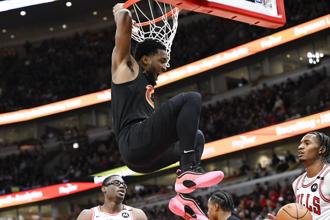 NBA》7人得分上雙 騎士擊潰公牛強摘11連勝