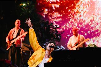 与Coldplay合唱太震撼！英国音乐奇才雅各科里尔5月来台办专场