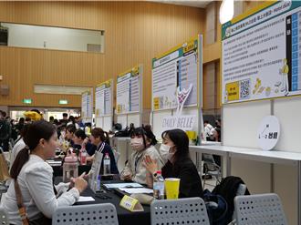 就職宣誓翻車變神片 高市青年局長首戰助攻搶高薪