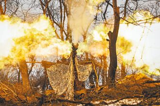 懲罰澤倫斯基 川普下令全面暫停軍援烏克蘭