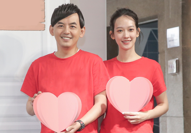 黄子佼0遮掩现身咖啡厅聚会，与友人有说有笑、夫妻现况曝光。（图／中时资料照）