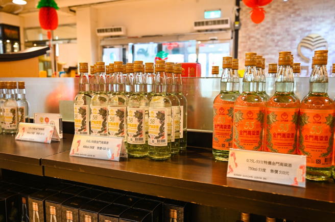 一名网友分享爸爸买一堆高粱不喝，是要拿来投资，引起网友讨论。（示意图：shutterstock／达志）★《中时新闻网》关心您：饮酒过量，有碍健康。酒后不开车，安全有保障！