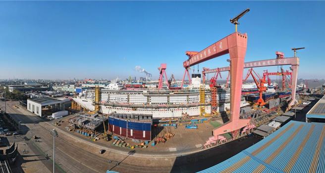 为重振美国造船业，目前传出美国总统川普已准备好签署行政命令，给予中国造船业者「迎头痛击」。（摘自新华社）