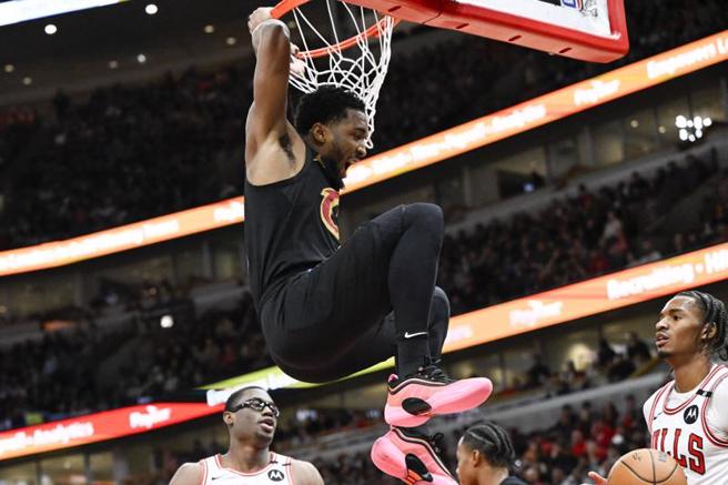 米契尔攻下全场最高28分，带领骑士击溃公牛，强摘11连胜。(路透)