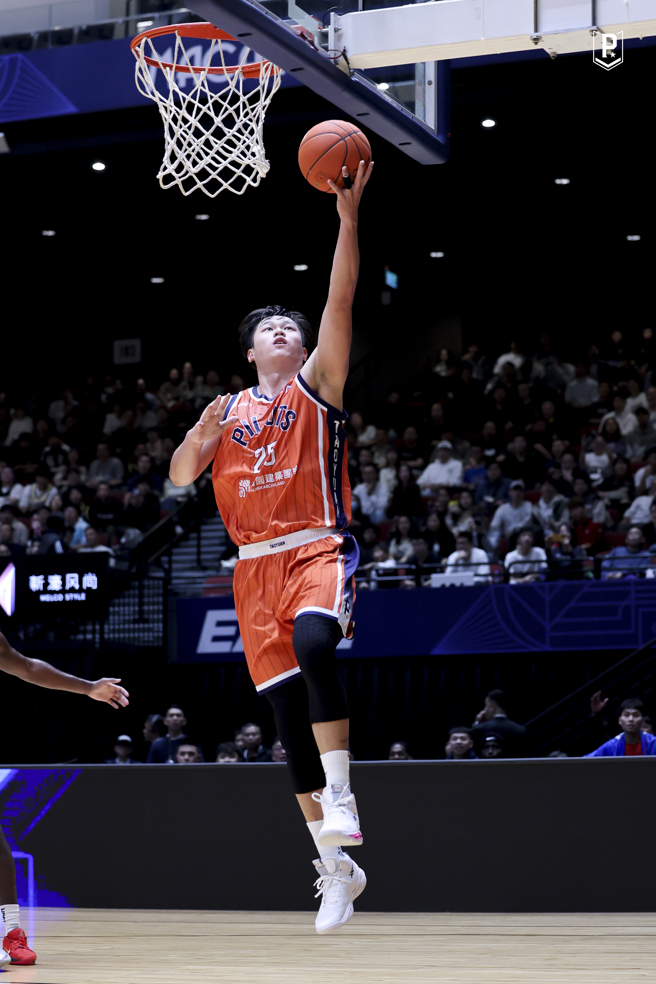 领航猿宣布5年续约禁区悍将林正。(领航猿提供)