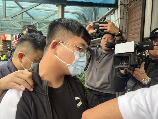 永和分局今拘提24歲林姓嫌犯到案。（王揚傑攝）
