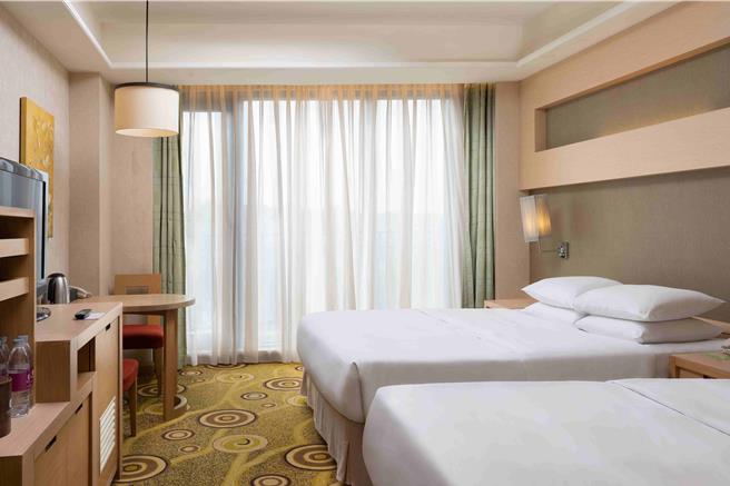 義大皇家酒店「兒童歡樂送」住房專案入住「雅緻家庭房」。（義大皇家酒店提供）