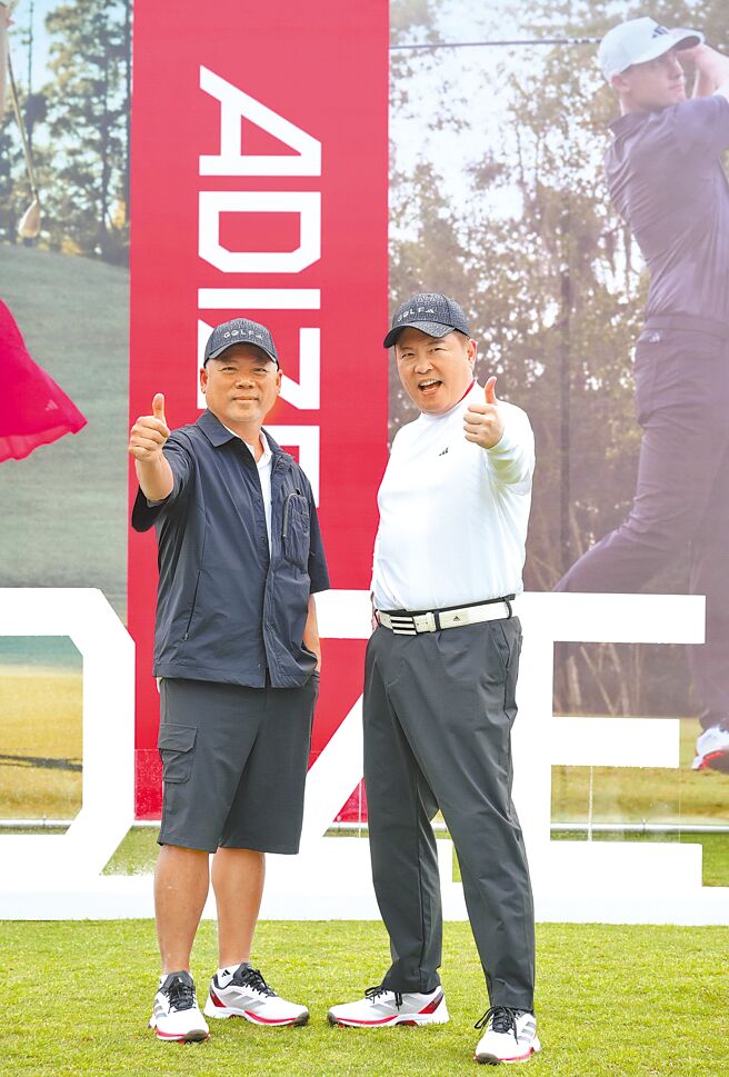 巫启贤（左）、曾国城4日身穿帅气的高尔夫球装出席活动。（品牌提供）