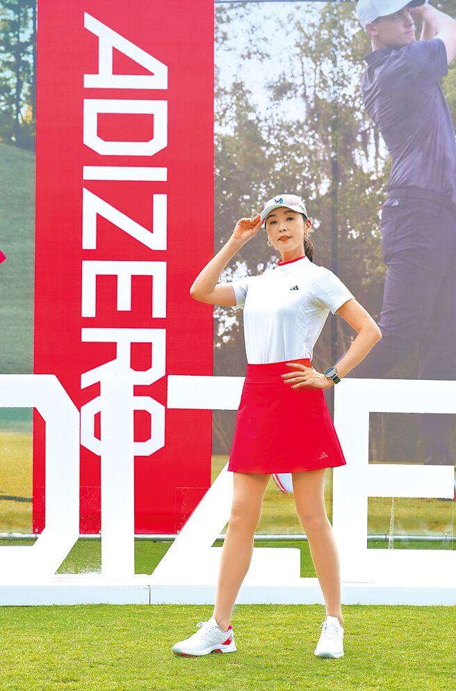 王静莹4日为服饰品牌走秀，展露姣好身材。（品牌提供）