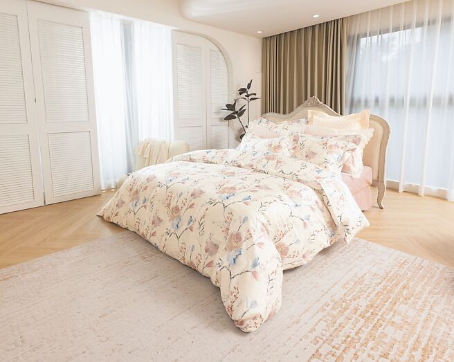 Sanderson Garden Edinburgh 100％埃及棉數位印染雙人4件式平單組，定價1萬7800元，特價1萬5130元。（日比家族提供）