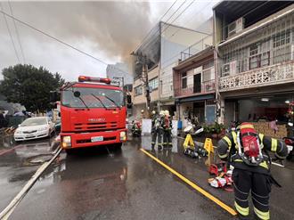 竹北透天厝大火   火势浓烟狂窜抢救中