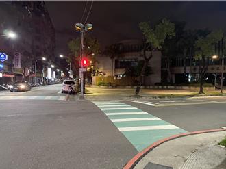 不爽理頭髮被拍 2少年公園釘孤支慘了