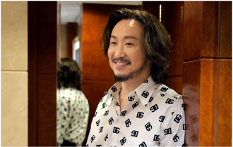 鄭中基赴美戒酒半年露面「那個男人回來了」 身形瘦一圈