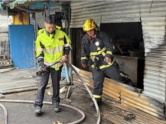 台中第五市場暗夜大火 美食攤付之一炬再度冒煙