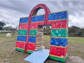 花蓮地震破損磚石化廢為寶 變身裝置藝術促環保