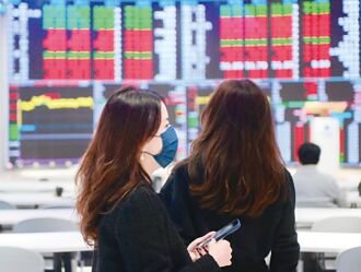 台股逆轉勝 收復半年線